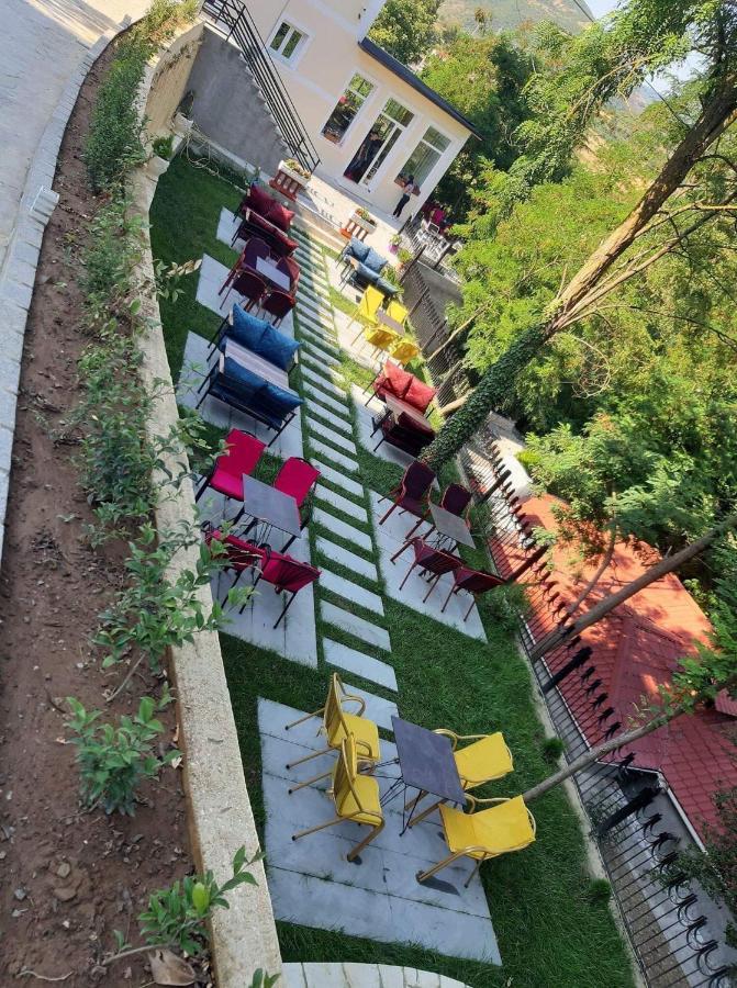 R Hotel Corovode Exterior photo